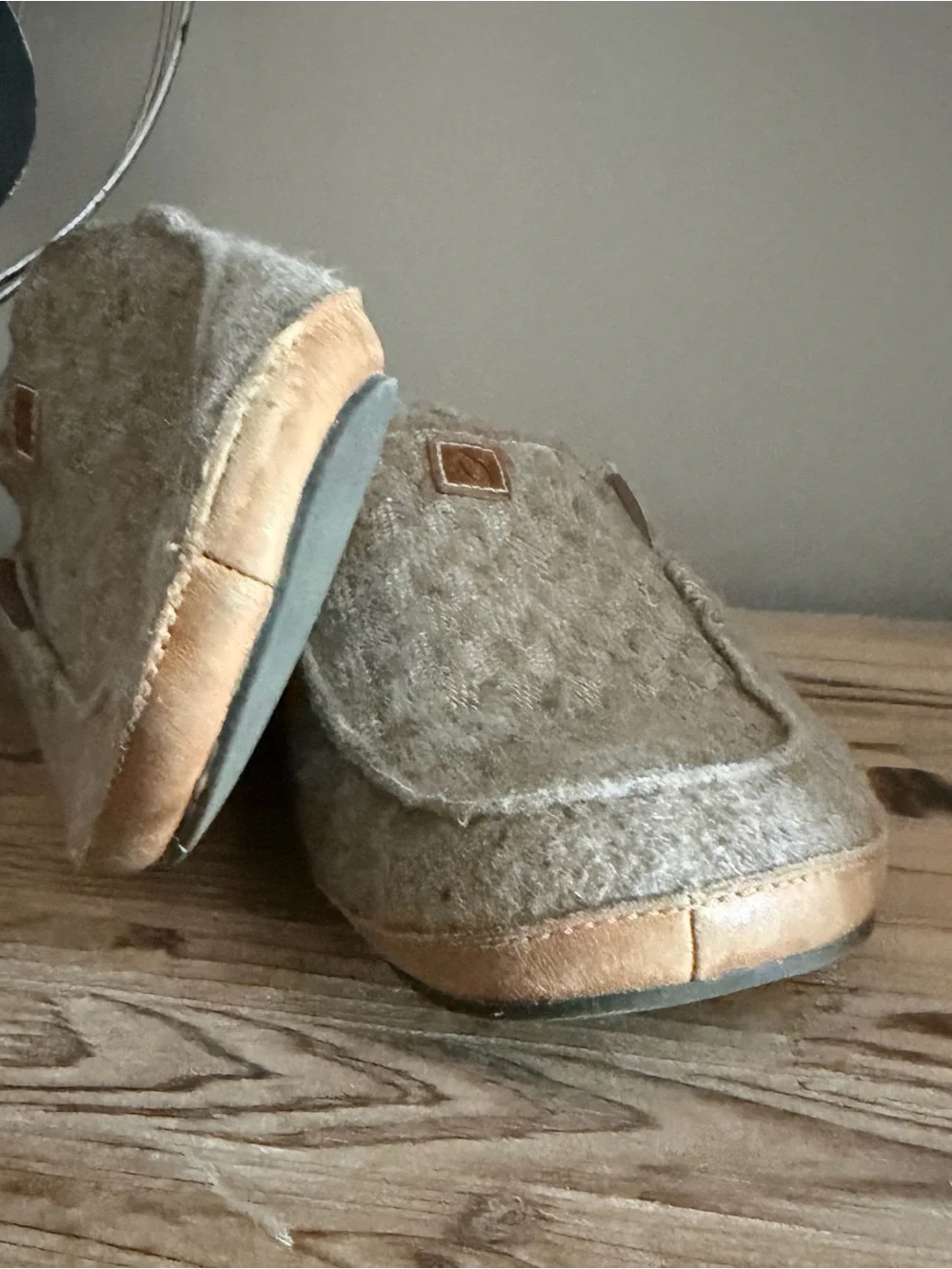 Olukai Moloa Kilohana Wool Lined Rubber Sole Slippers Slides Tan Taupe Size 11